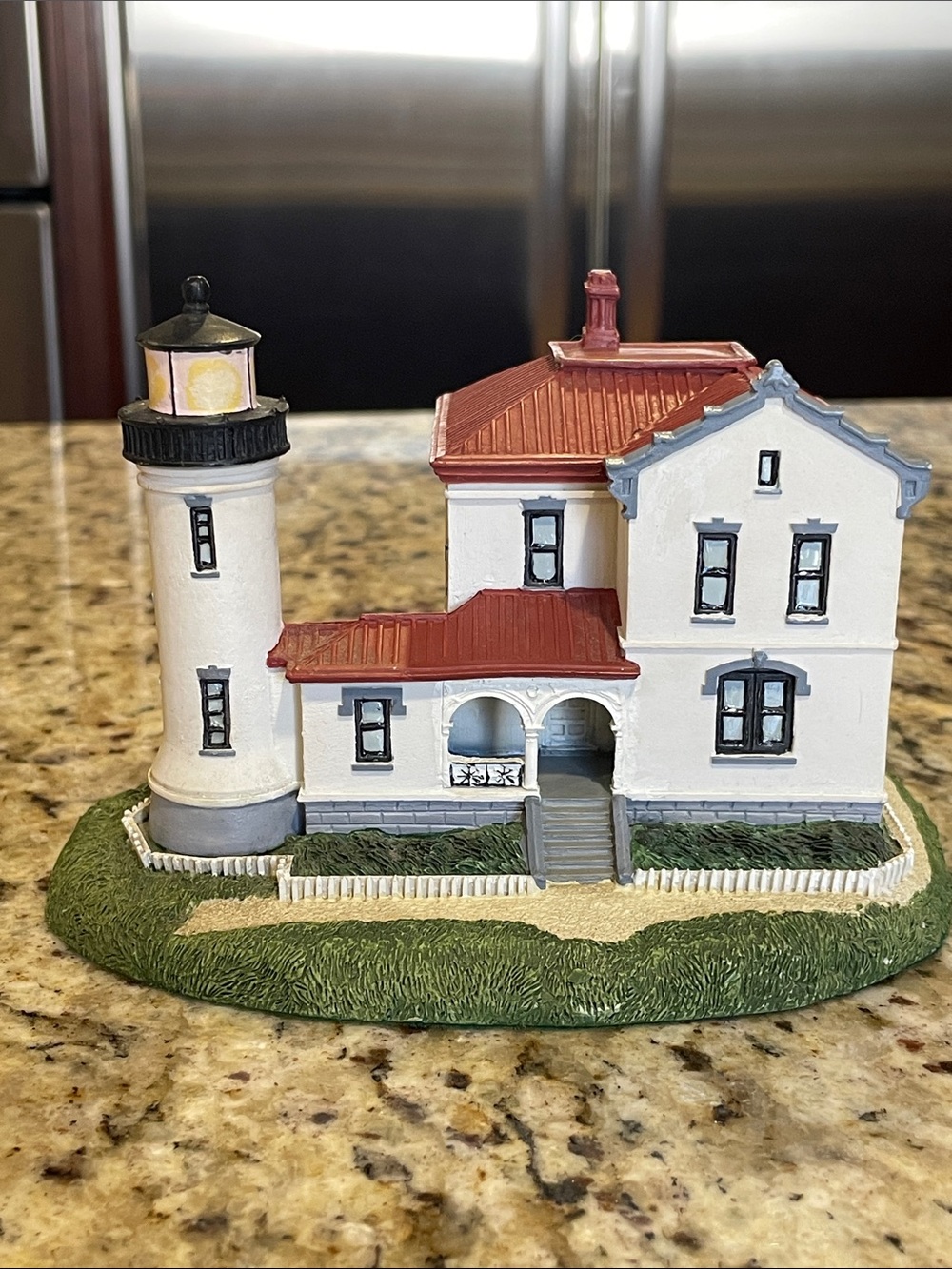 The Danbury Mint Vintage 1992 “Admiralty Head Lighthouse”